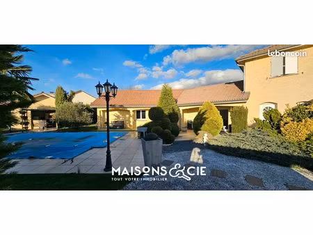 villa 7 pièces 189 m²