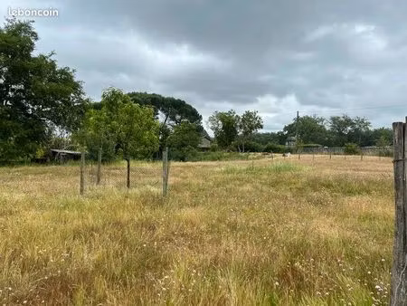 terrain 1 592 m² roquefort