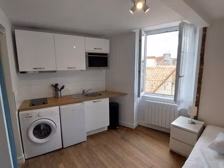 studio meublé dans le centre de montmorillon