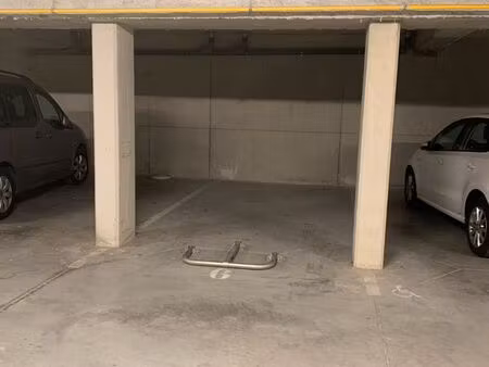 location place parking dans résidence fermée
