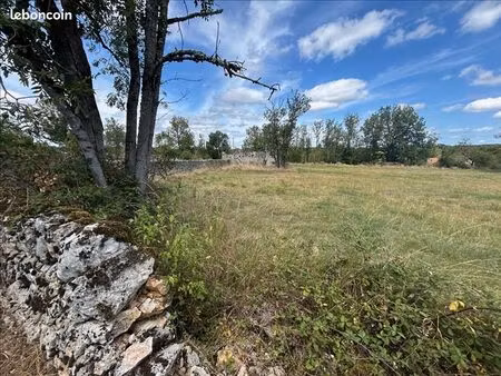 terrain 3 195 m² grezes