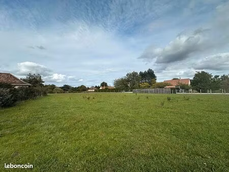 terrain 550 m² cour cheverny