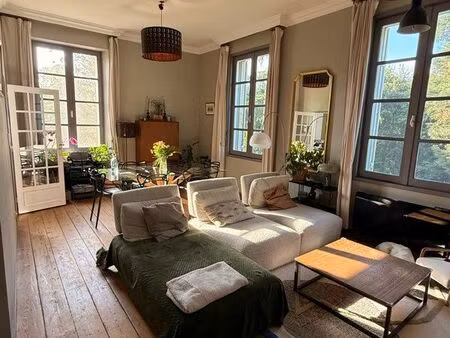 duplex de charme dans château – 158 m²  jardin 5 000 m²  box + parking – gradignan