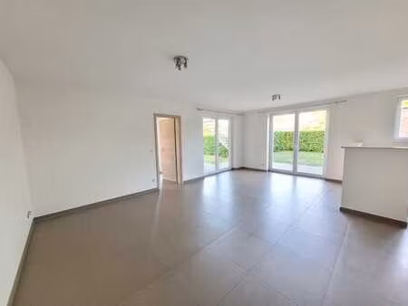 appartement lumineux 2 chambres avec jardin et parking