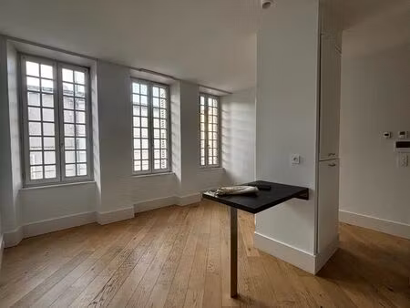 appartement t2 de 34m² - cœur de ville de la rochelle avec balcon et cave privative