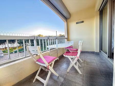 studio meuble a l'annee de 23 m2 vue mer et plage a pied