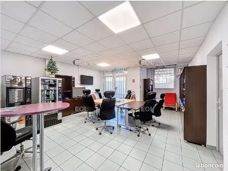 local bureaux 775 m²