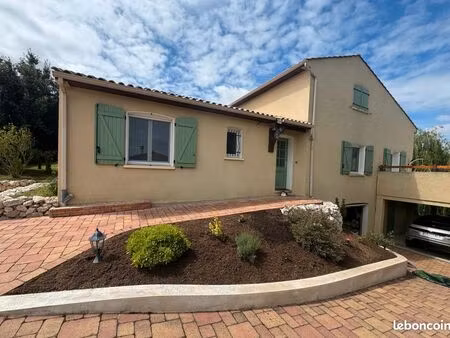 maison. 5 pièces. 156 23 m²