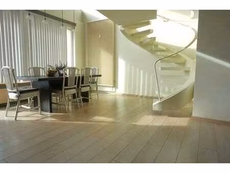 compromis signe-appartement 100m² ascenseur garage 2 ch. bal