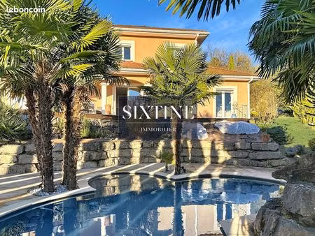 maison 8 pièces 193 m²