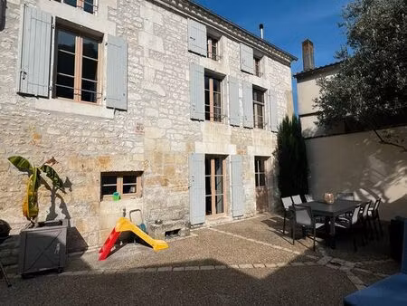 belle charentaise sans travaux 120m2 5 chambres cour béton lavé pas de garage