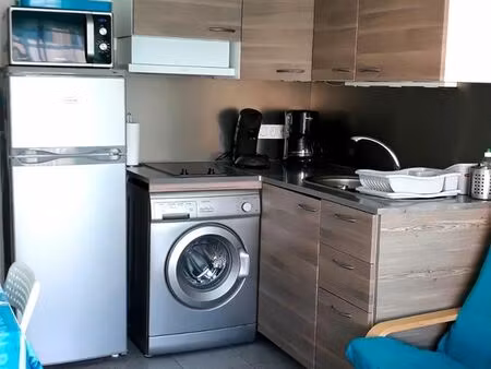 beau studio lumineux avec place de parking et balcon