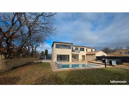 propriété 6 pièces 160 m²