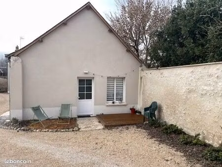 centre-ville cour cheverny maison f3 refait à neuf avec grand parking et grand terrain