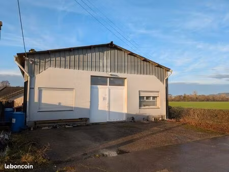 a louer : local à usage d’entrepôts ou d’atelier