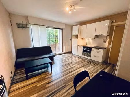 studio meublé avec balcon