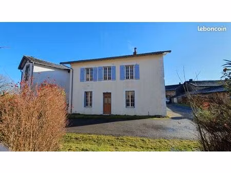 maison en pierre  jardin  garage et parking