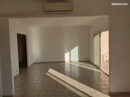 libre à louer bandol très belle vue mer 180 degré - faux f4 90 m2 avec garage 41 m2 et 2 p