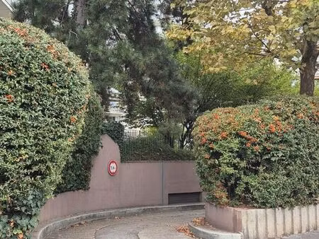 en vente lot de 3 parkings sécurisée à vincennes  proche transports