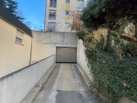 parking/box 12 m² l hay les roses