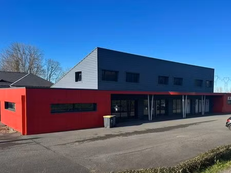 à vendre local + dépôt avec forte visibilité