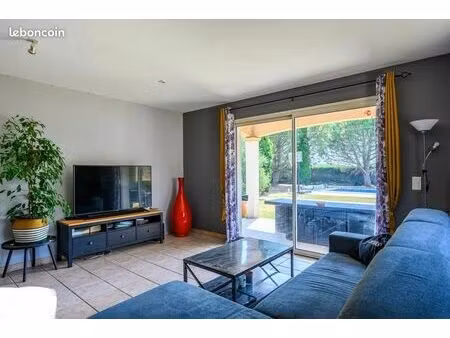 maison traditionnelle familiale