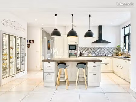 villa 4 pièces 146 m²