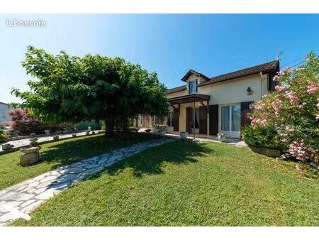 maison 8 pièces 190 m²