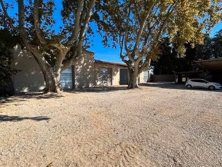 place de parking/ camping car/bateaux/remorque/salon de provence/sécurisé