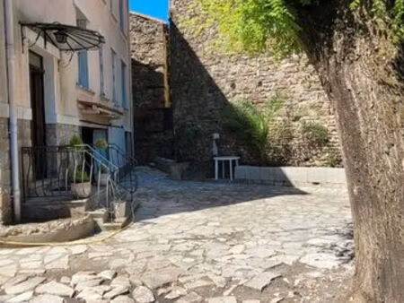 grande maison en pierre