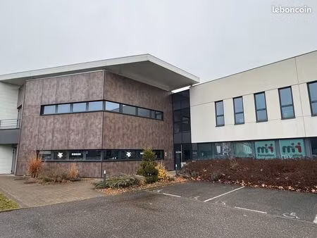 a schiltigheim (espace européen de l'entreprise)  378 m2 de bureaux divisibles (160 m2 / 2
