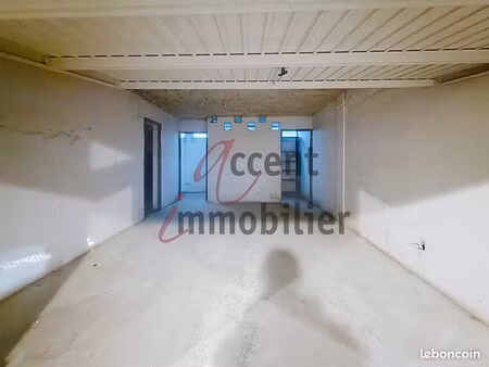 parking/box 3 pièces 43 m²