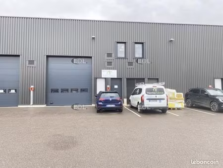 local d'activité 208 m²