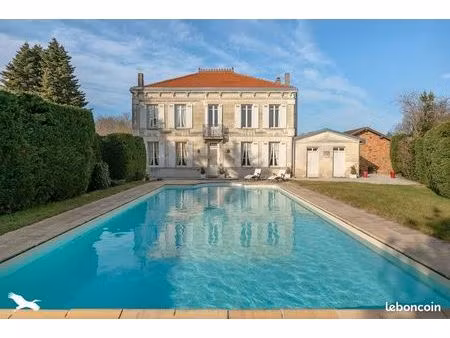 maison 10 pièces 228 m²