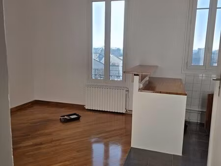 deux pièces sur villeneuve le roi