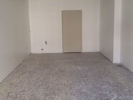 location local commercial - centre de juillan