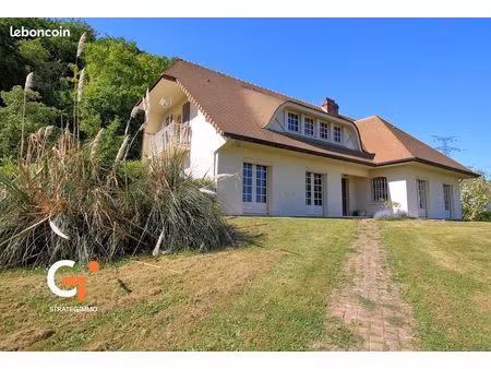 maison 8 pièces 235 m²