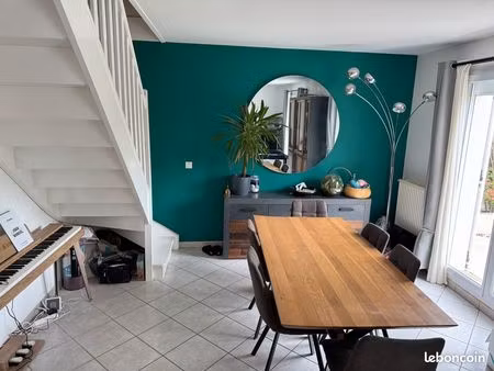 maison moderne dans quartier calme et familial