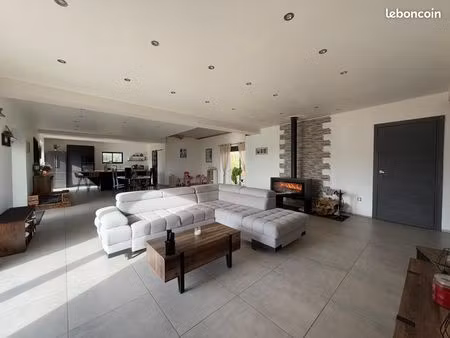 maison 2 pièces 121 m²