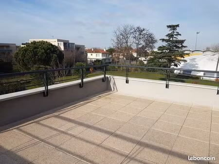 t4 de 77 m² barrière de paris - 1100 + 80 de charge  soit 1180 euros charges comprises