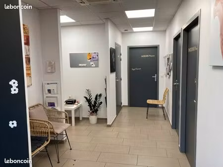 bureau dans cabinbet médical