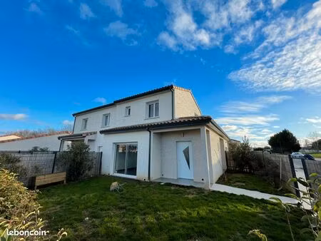 a louer - maison t3 récente avec jardin clôturé