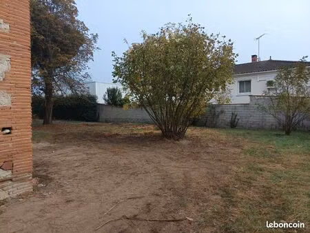 garage 80 m2 + terrain clos 600m2