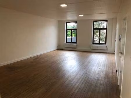 appartement lumineux de 100m² composé de 2 chambres