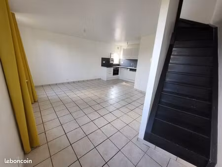 appt t3 de 74m²  660 charges comprises