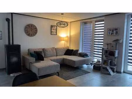 appartement 2 ch au zoning de strée ---internet compris