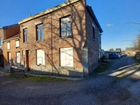 maison à rénover avec passage latéral et possibilité d'acqui