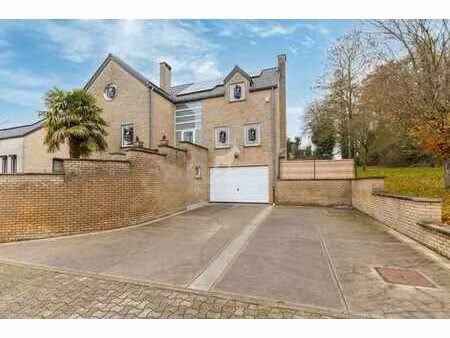 villa avec 5 chambres + jardin + garage à vendre