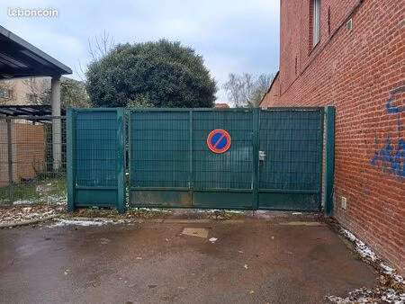 garage 19m2 sécurisé centre ville■l'aire de manœuvre est large et permet un accès simple.■