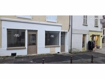 ? à louer local commercial 35 m² – cœur brie-comte-robert